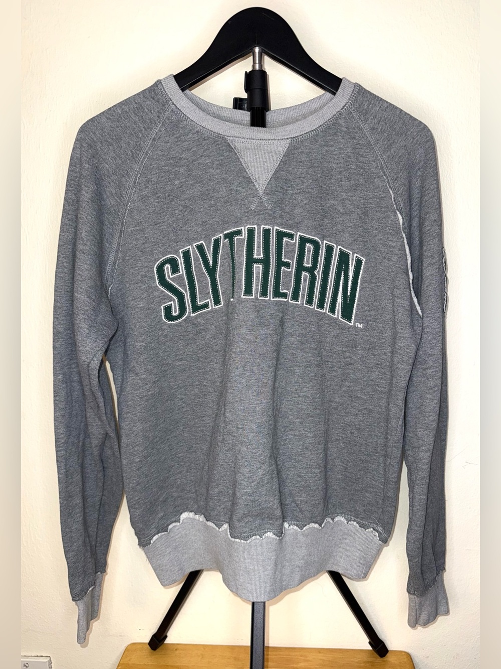 Wizarding World of Harry Potter Slytherin Crewneck Sweatshirt, size M